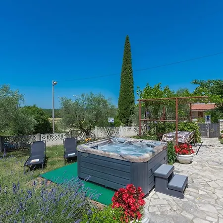 Zora With Whirlpool * Sveti Lovreč Pazenatički