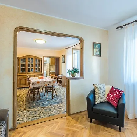 Apartment Zora With Whirlpool Sveti Lovrec Pazenaticki