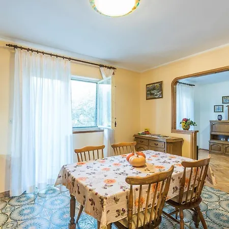 Appartamento Zora With Whirlpool