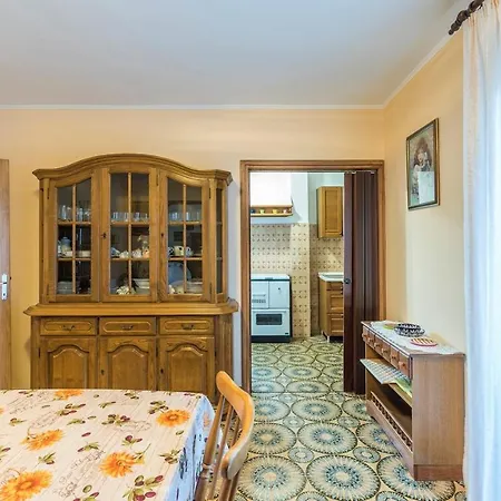 Zora With Whirlpool Appartamento