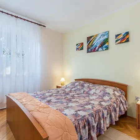Apartment Zora With Whirlpool Sveti Lovrec Pazenaticki