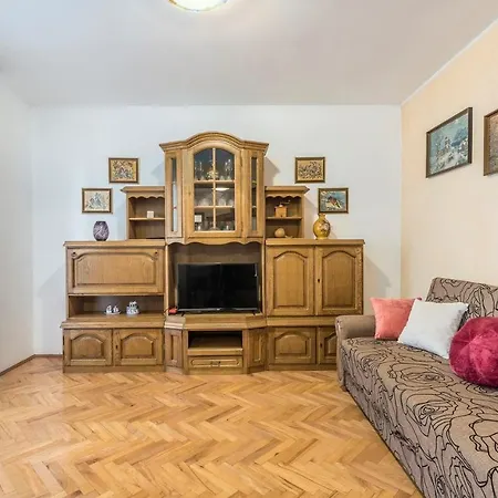 Apartment Zora With Whirlpool Sveti Lovrec Pazenaticki