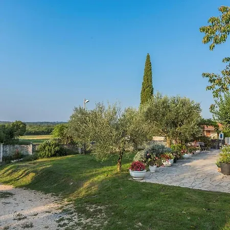 Zora With Whirlpool Apartment *